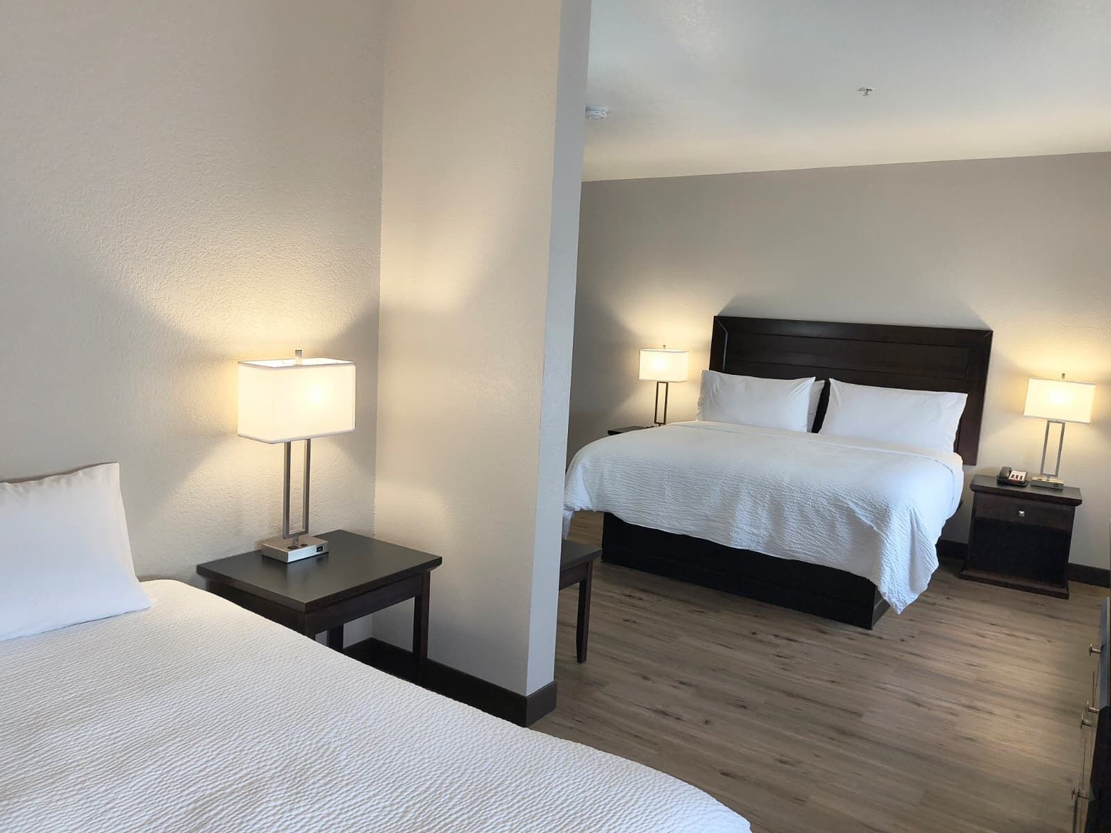 Premium kamer, meerdere bedden | Pillowtop-bedden, een strijkplank/strijkijzer, gratis wifi, beddengoed