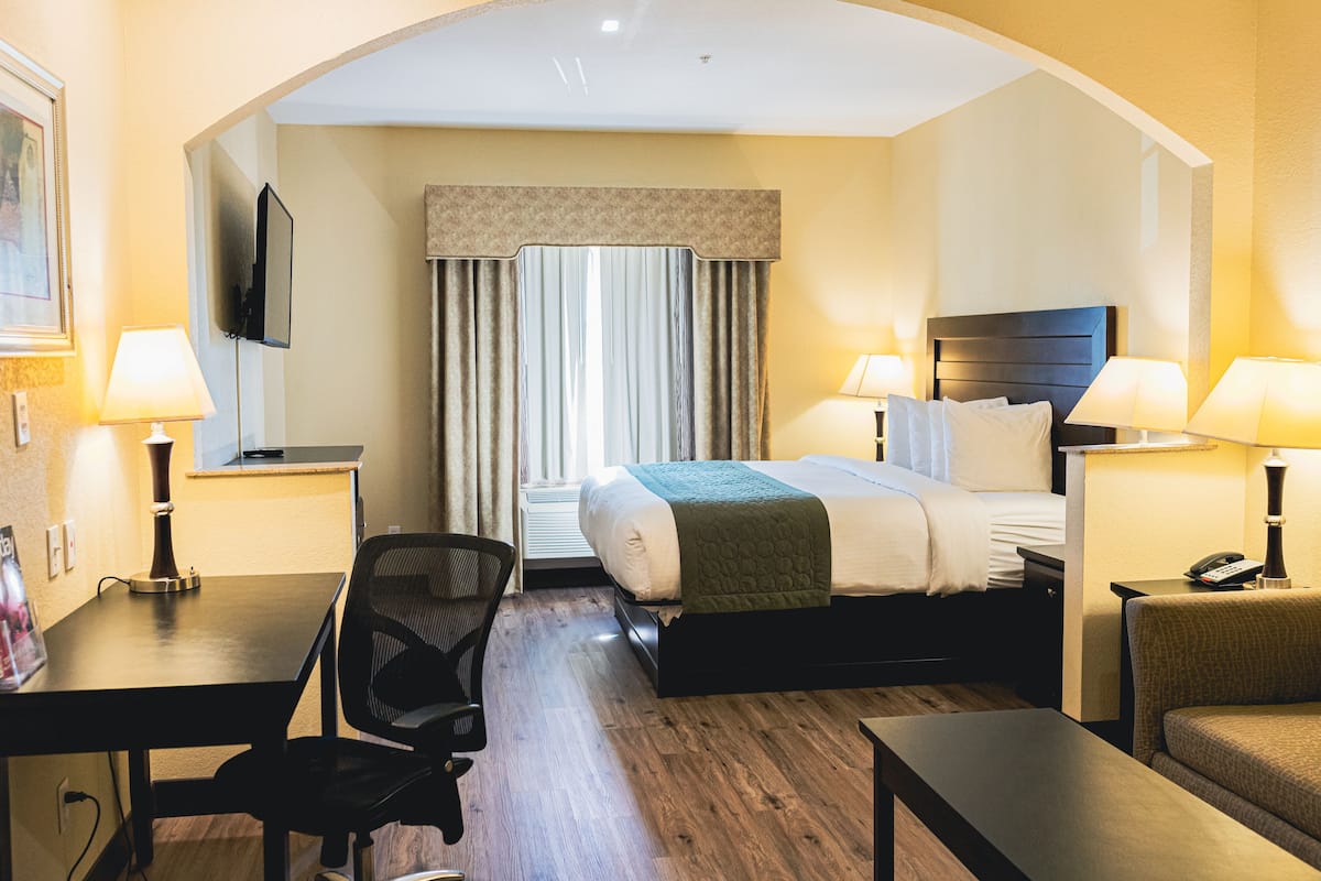 Pillowtop beds, iron/ironing board, free WiFi, bed sheets