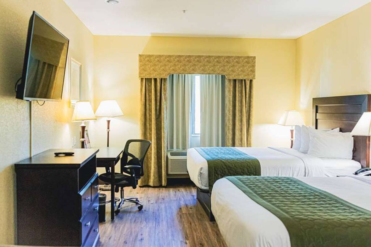 Pillowtop beds, iron/ironing board, free WiFi, bed sheets