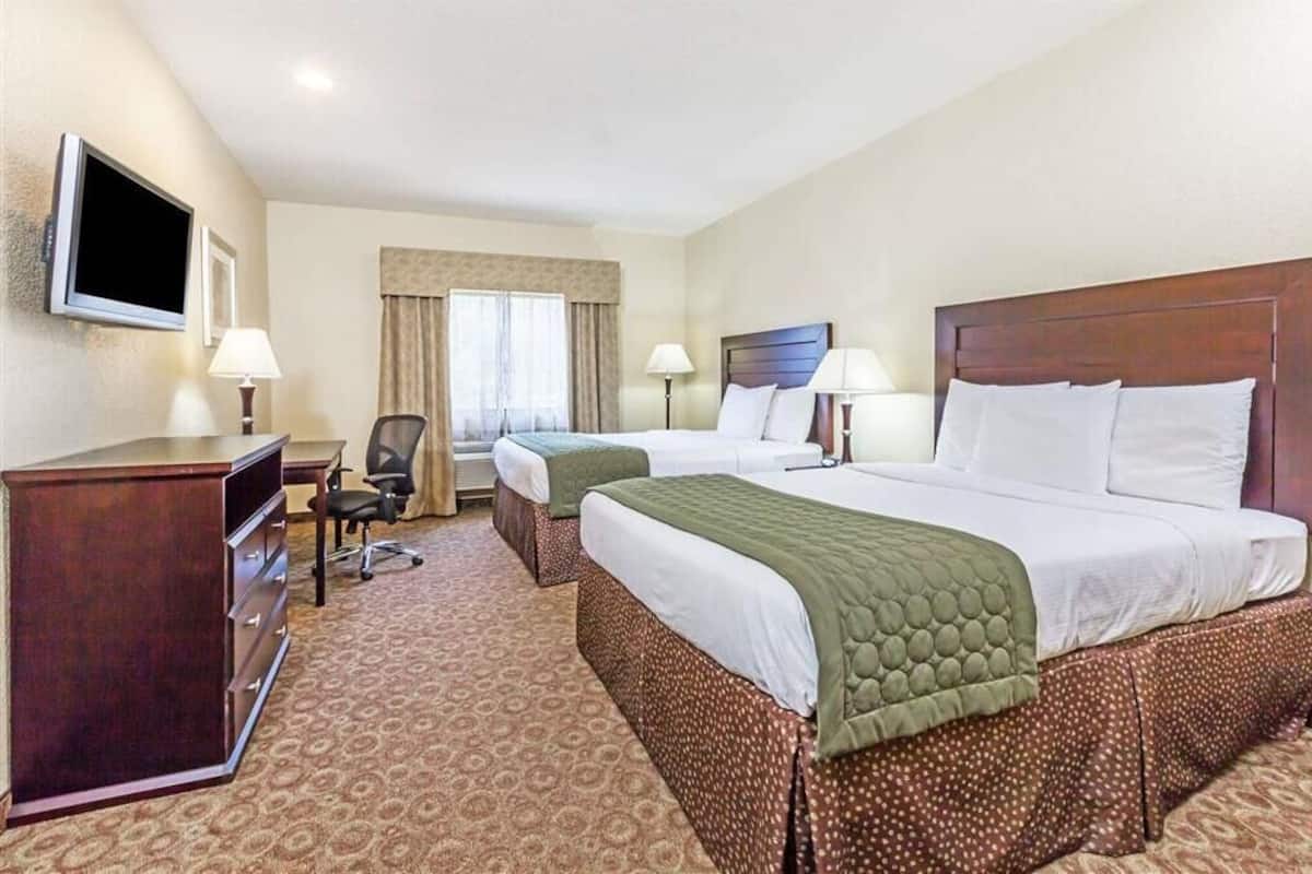 Pillowtop beds, iron/ironing board, free WiFi, bed sheets