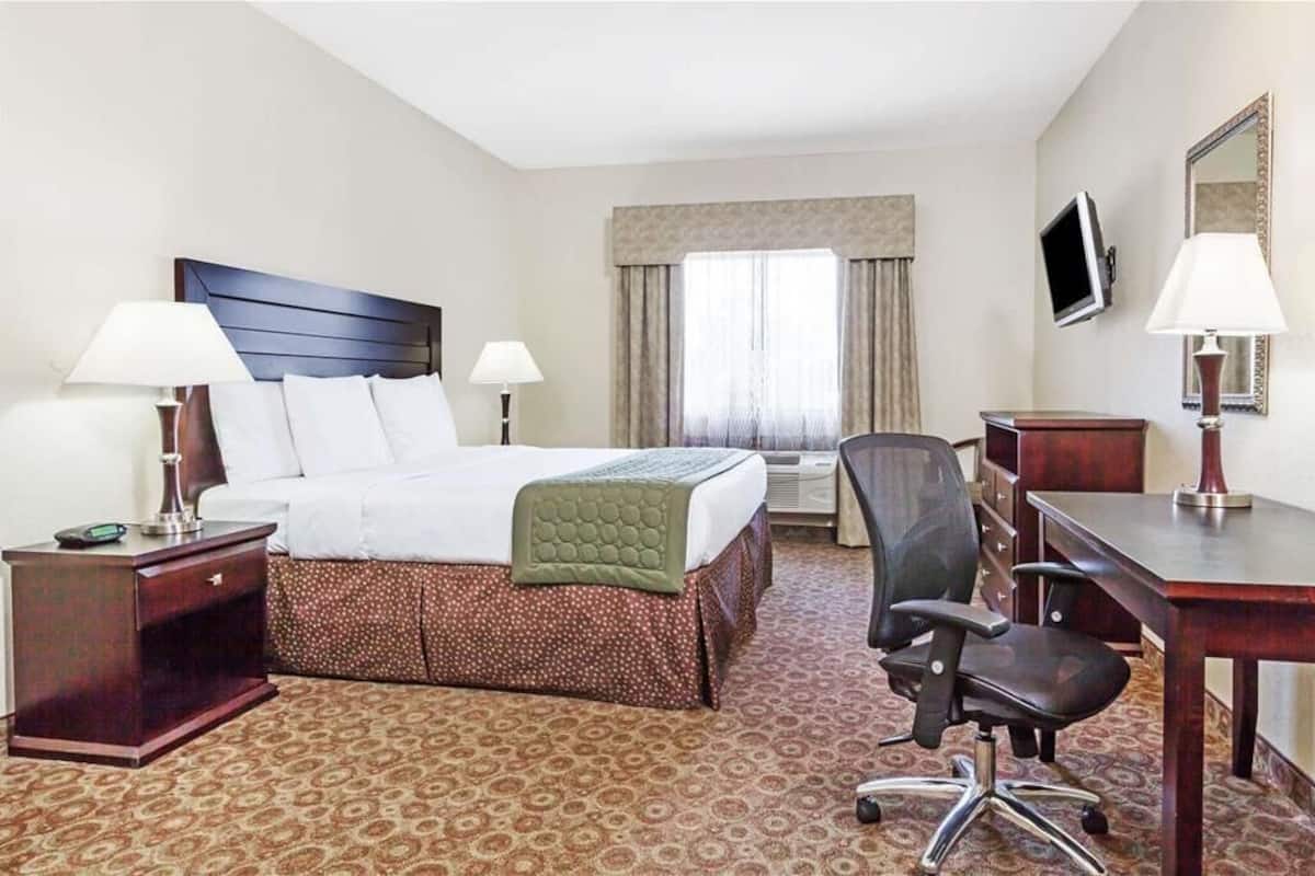 Pillowtop beds, iron/ironing board, free WiFi, bed sheets