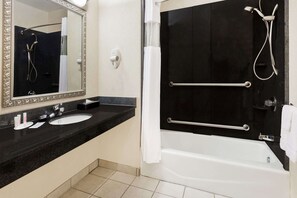 Habitación, 1 cama de matrimonio grande, no fumadores (Mobility,Hearing,Tub w/Grab Bars) | Baño | Artículos de higiene personal gratuitos, secador de pelo y toallas