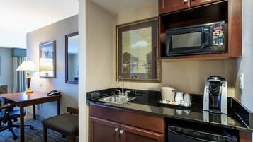 Suite, 1 King Bed (Parlour) | Room amenity