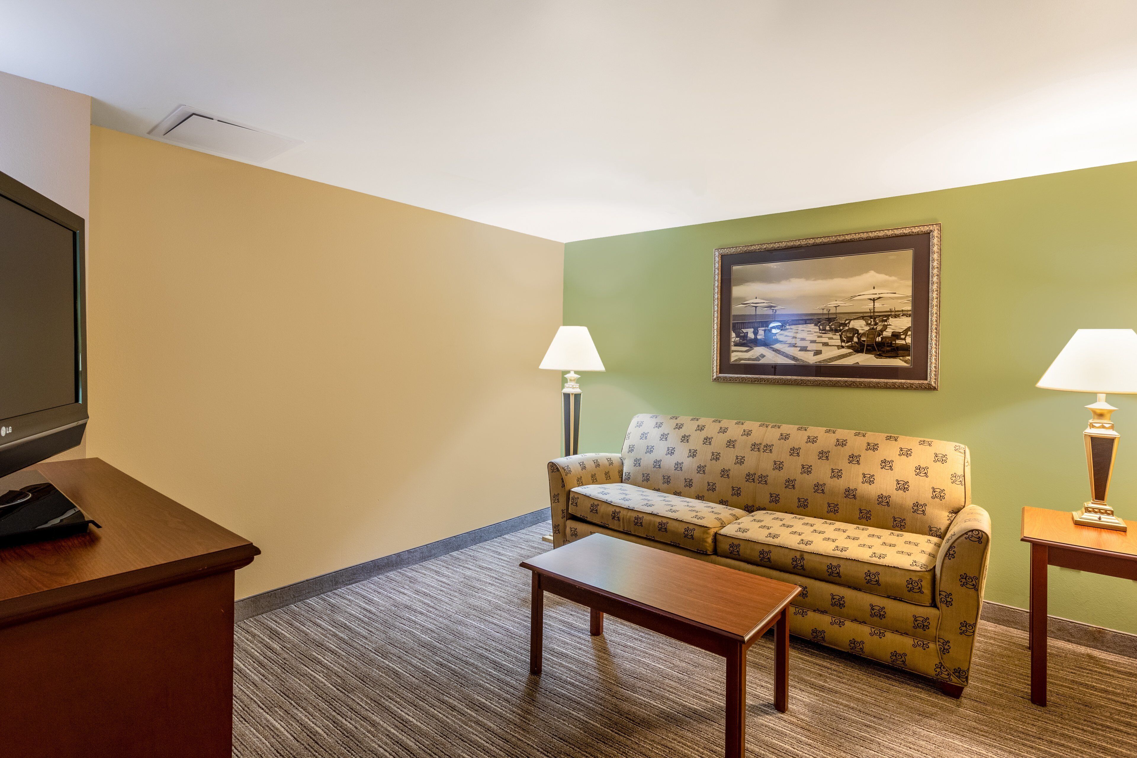 suite, 1 king bed | in-room safe, desk, blackout curtains, iron/ironing board