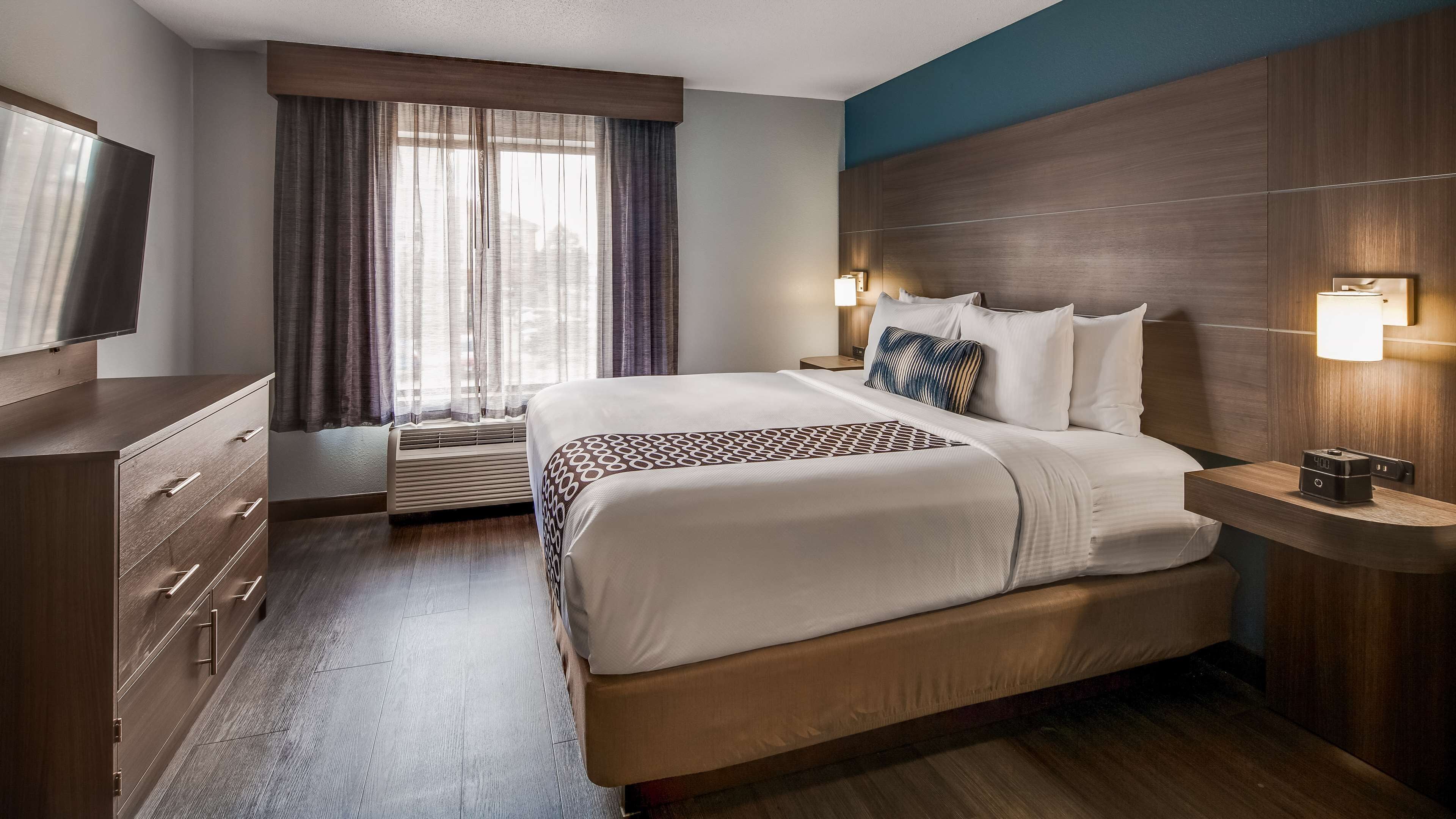 Luxe beddengoed, pillowtop-bedden, een kluis op de kamer, een bureau