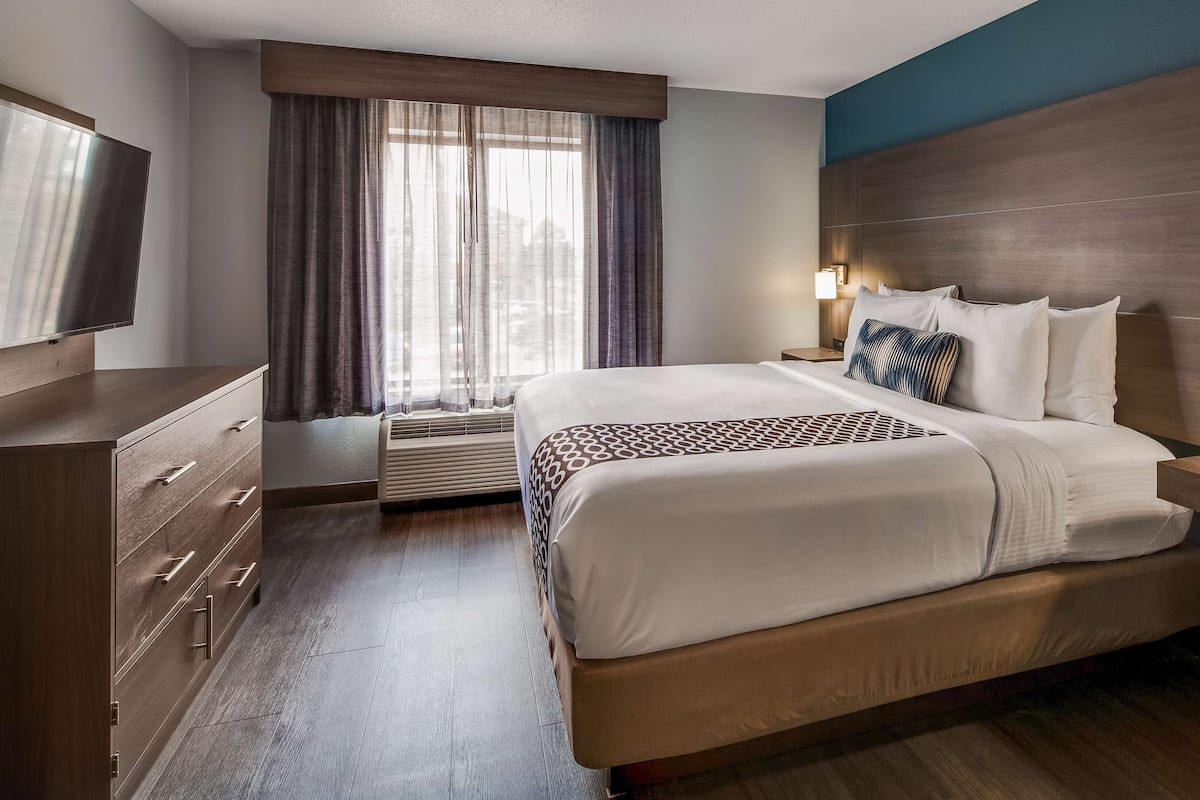 Premium bedding, pillowtop beds, in-room safe, desk