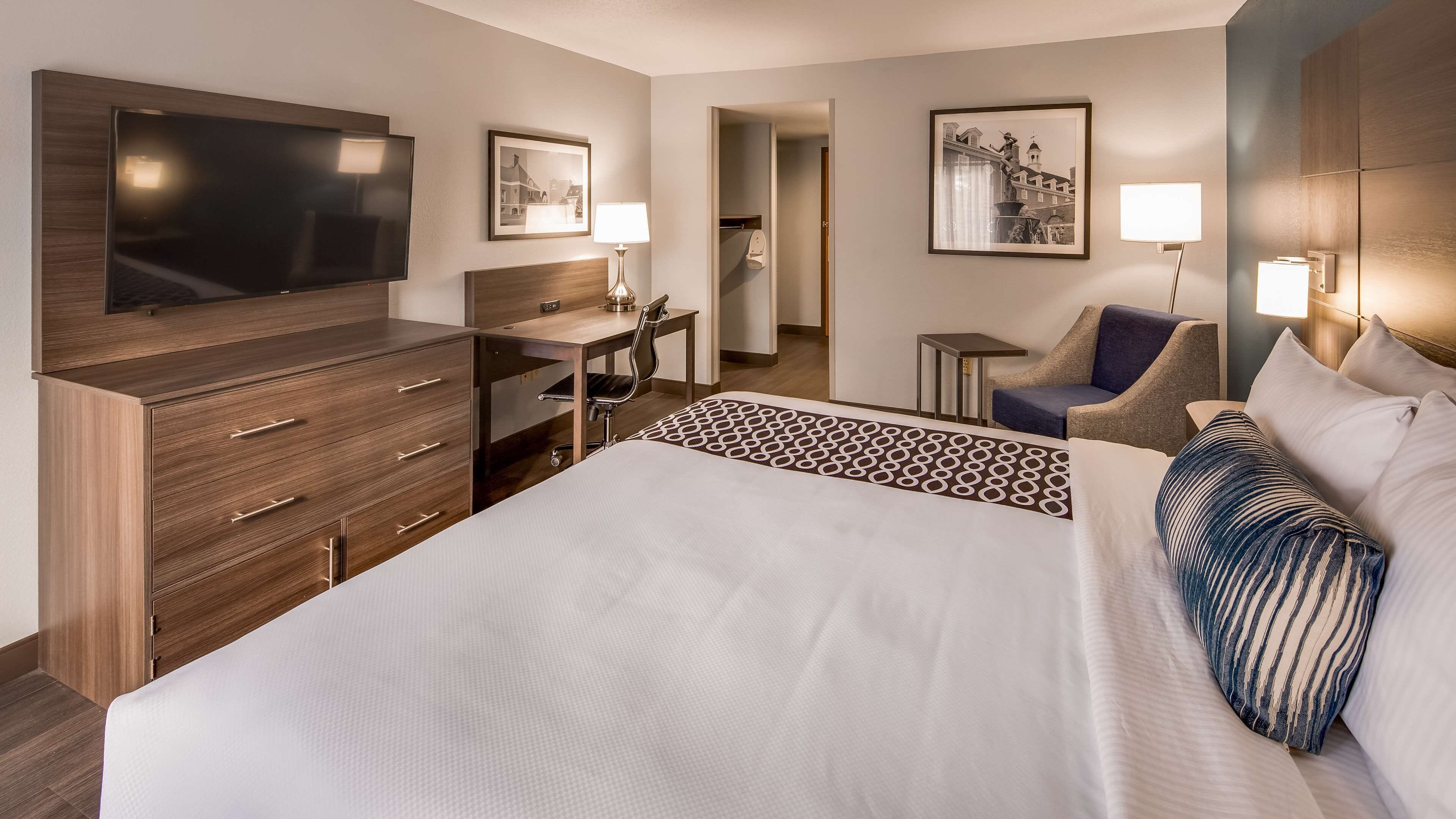 Luxe beddengoed, pillowtop-bedden, een kluis op de kamer, een bureau