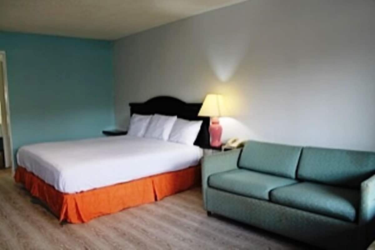Cribs/infant beds, rollaway beds (surcharge), WiFi (free)