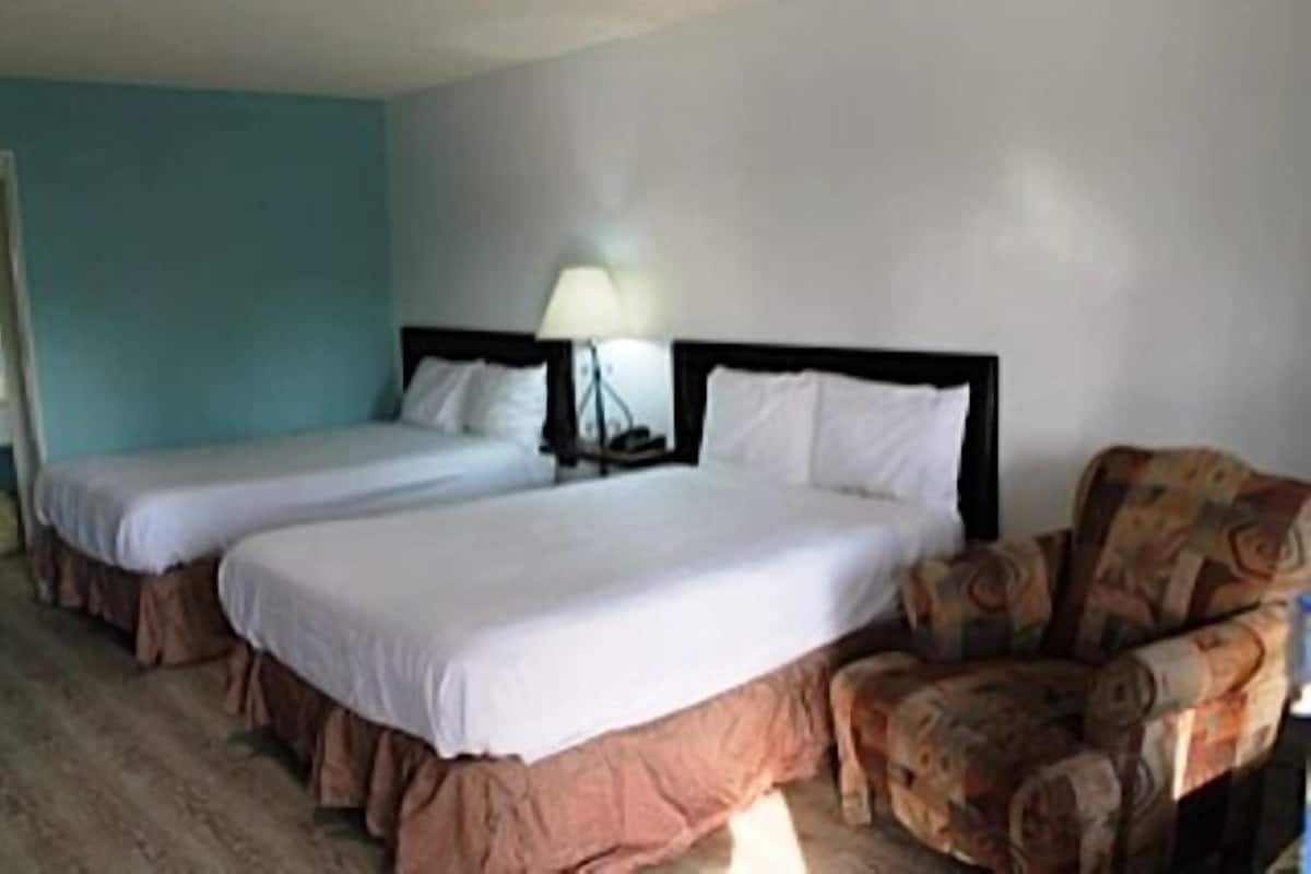 Cribs/infant beds, rollaway beds, free WiFi