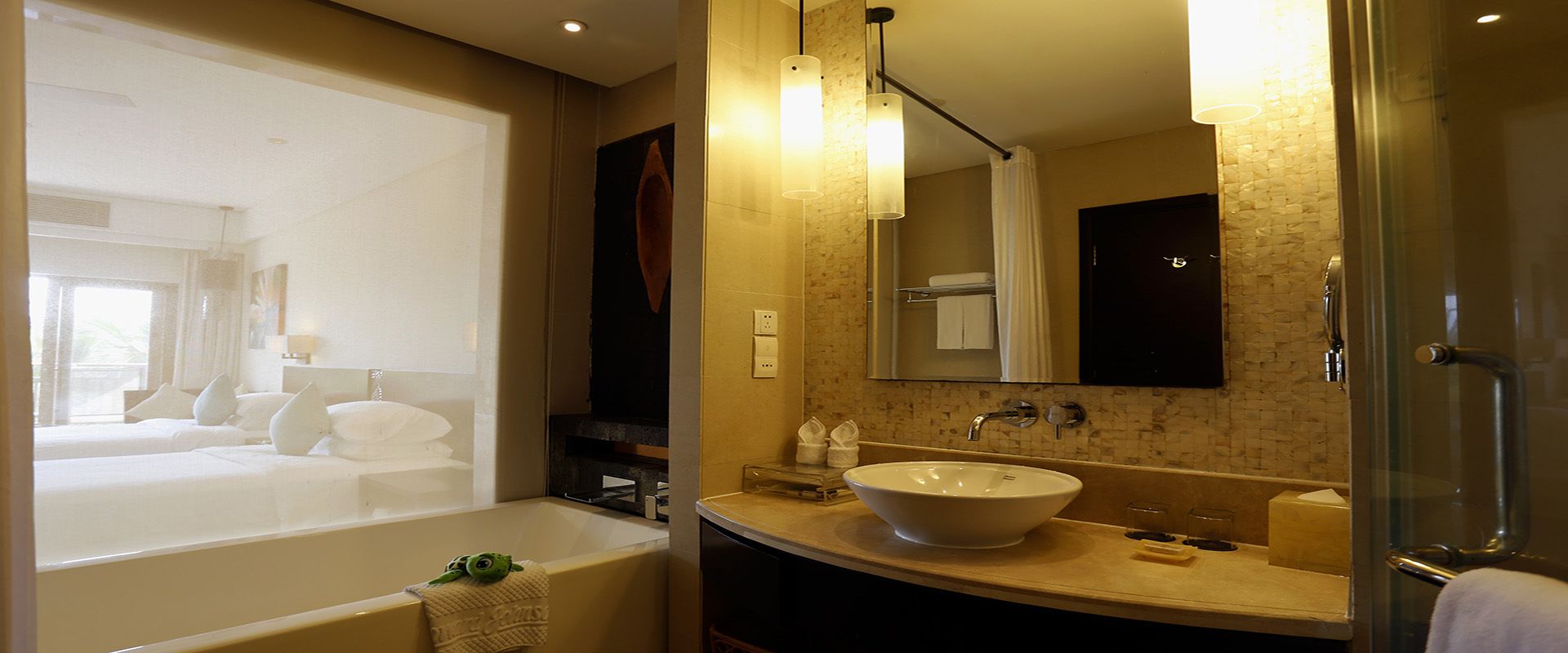 2 twin bed leisure smoking room | bathroom | combined shower/bathtub, rainfall showerhead, hair dryer, bathrobes