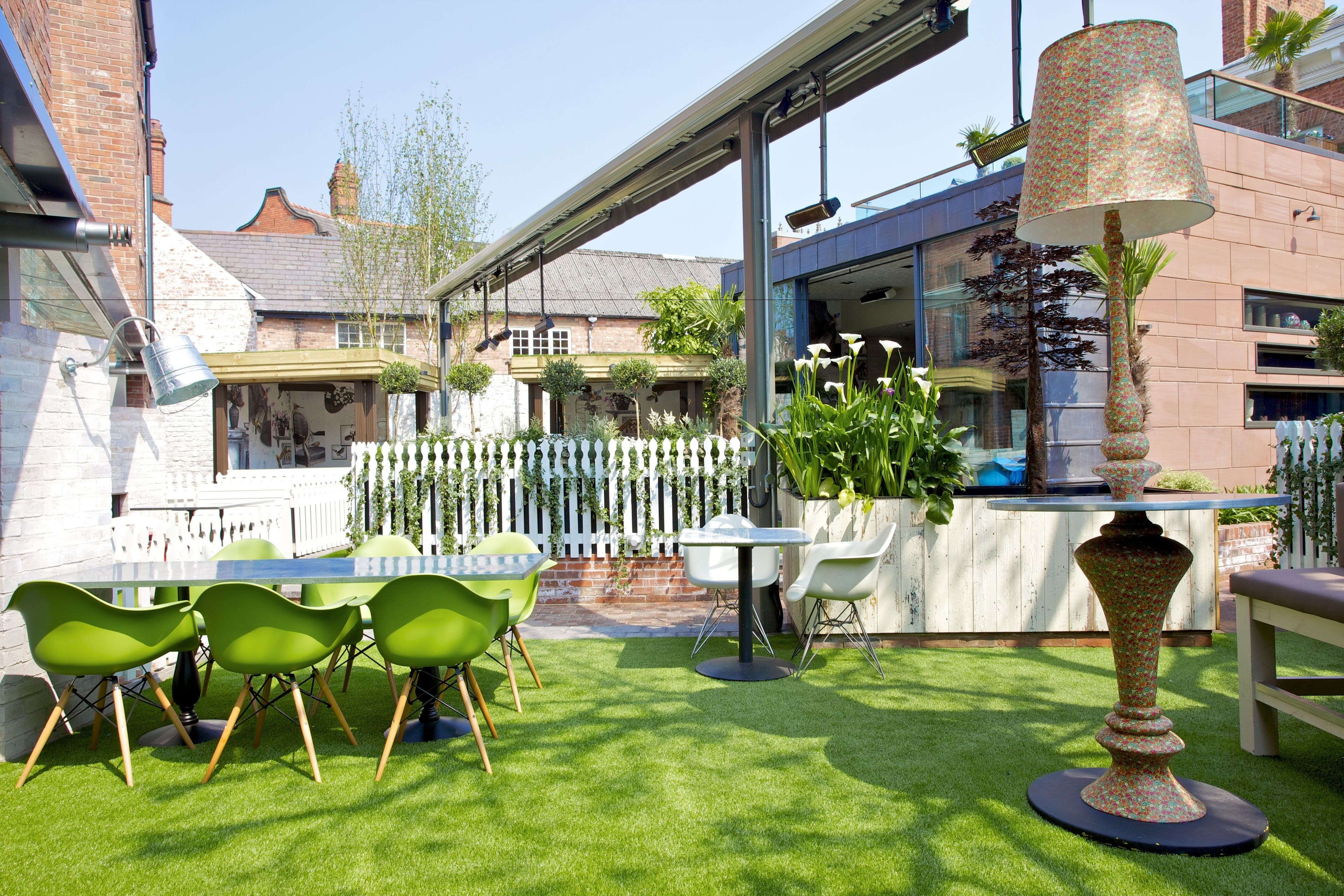 lunch, dinner and brunch served