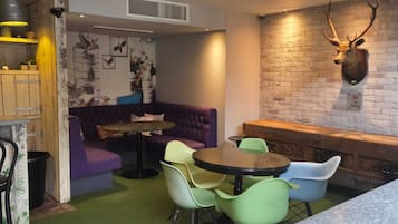 Lunch, dinner and brunch served