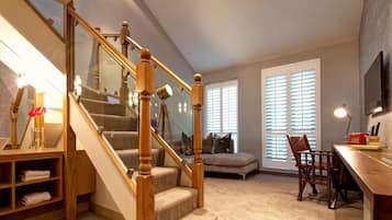 Duplex, 1 Bedroom | In-room safe, desk, iron/ironing board, free cribs/infant beds