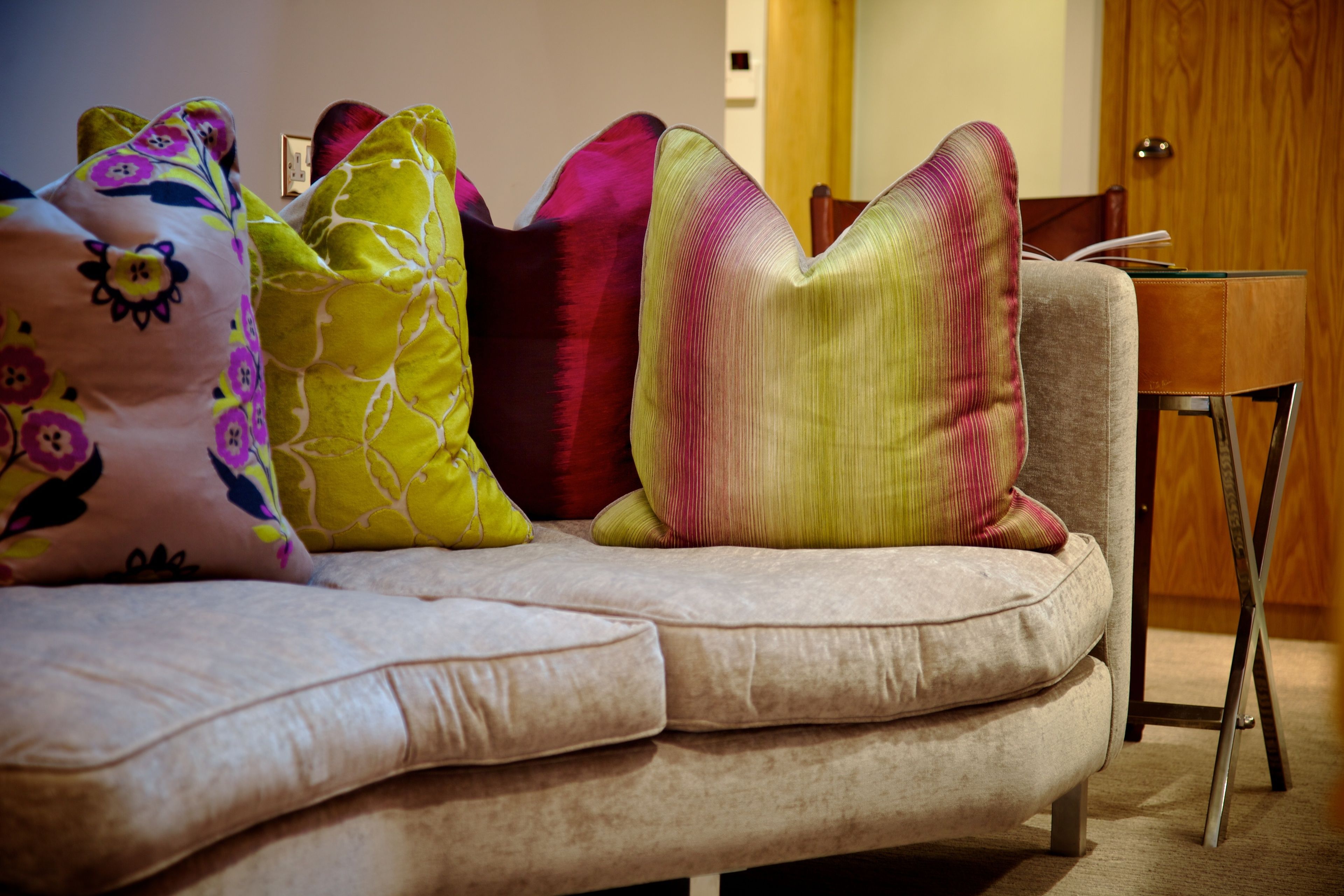 deluxe double room, 1 bedroom | minibar, in-room safe, desk, iron/ironing board