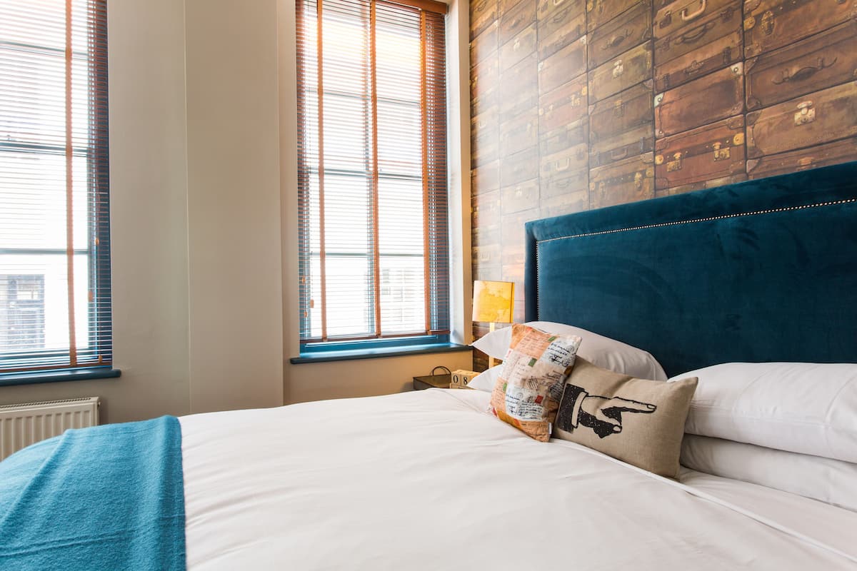 Apartment, Annex Building | In-room safe, desk, iron/ironing board, cribs (free)