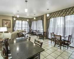 Café da manhã com buffet grátis todos os dias