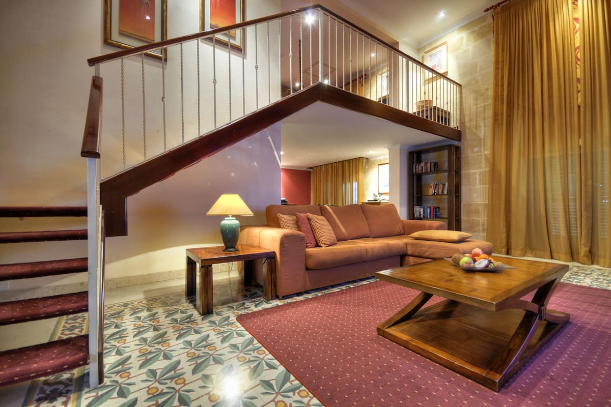 Superior Suite | Living room | 42-inch LCD TV with satellite channels, TV