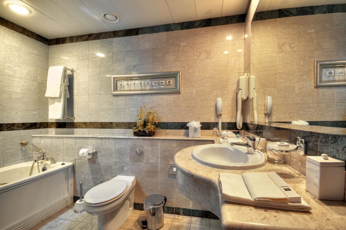 superior suite | bathroom | combined shower/bathtub, deep-soaking bathtub, designer toiletries