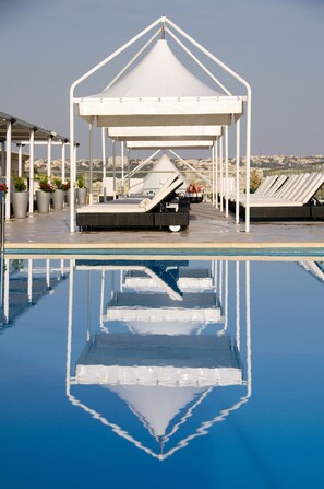 Indoor pool, outdoor pool
