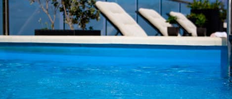 Piscina coperta, piscina all'aperto