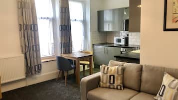 Svíta (Self catering) | Stofa | Sjónvarp