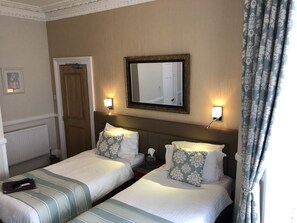 Standard Twin Room, Ground Floor | Premium bedding, individually decorated, individually furnished - Edgcumbe Guest House (Plymouth)