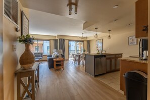 公寓客房 | 私人廚房 | 雪櫃、微波爐、焗爐、爐具
