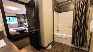 Copperstone #2215 - 2 Bedroom + Den | Bathroom