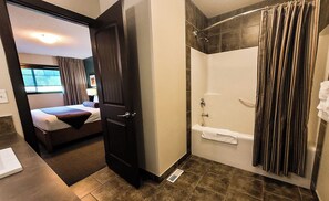 Copperstone #2215 - 2 Bedroom + Den | Bathroom | Combined shower/bathtub, deep-soaking bathtub, free toiletries - Copperstone Resort (Dead Man's Flats)