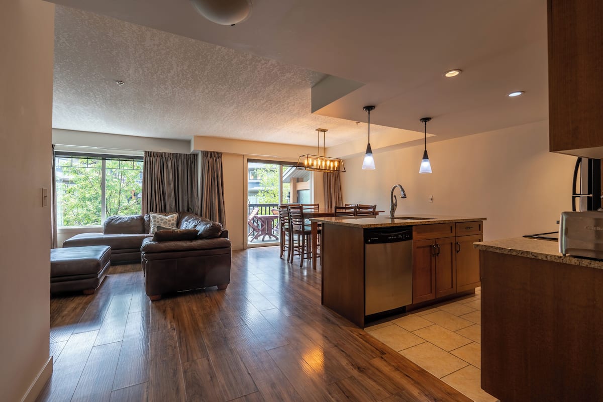 cp # 3207 two bedroom + den, two story | private kitchen | fridge, microwave, oven, stovetop