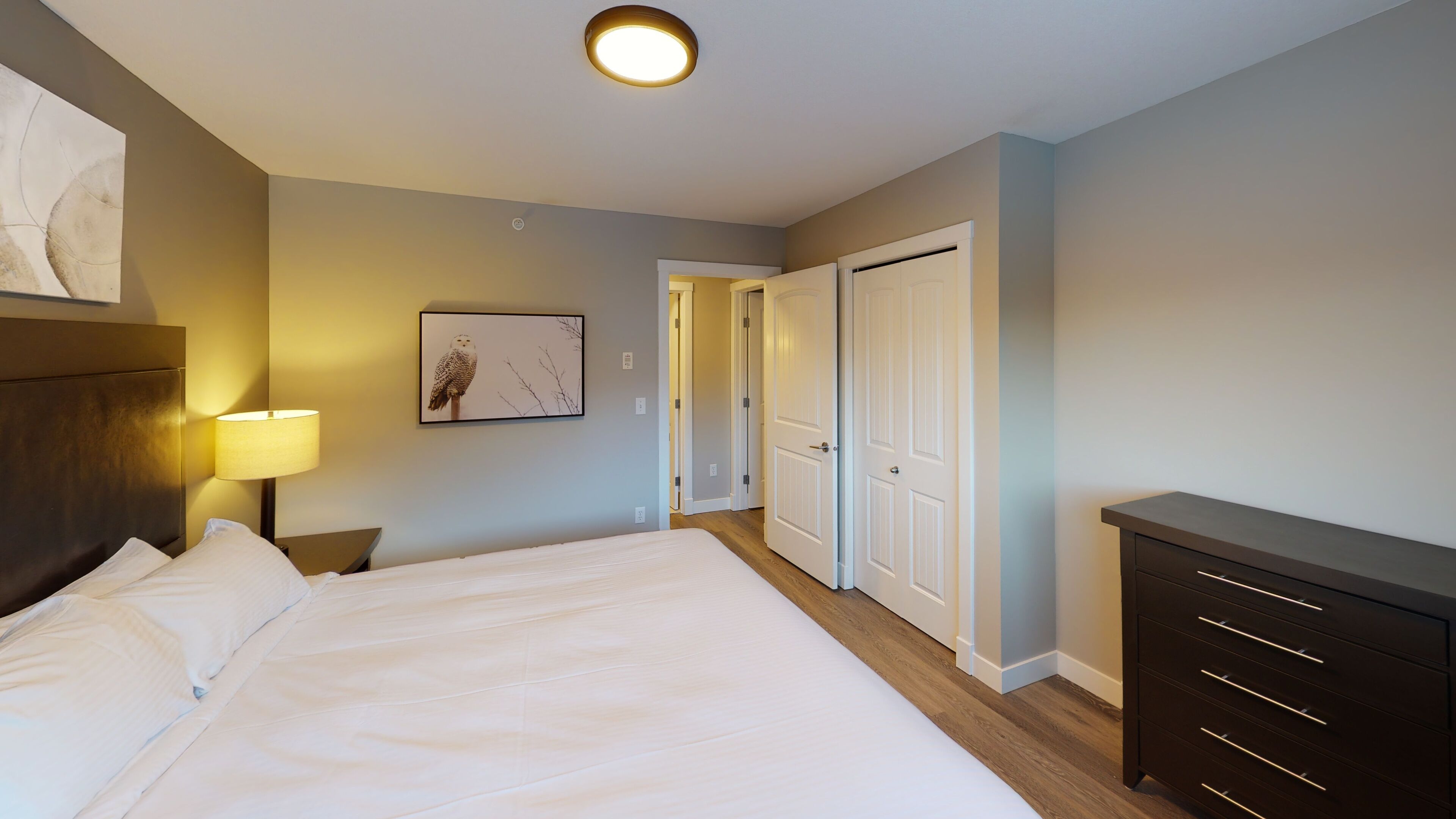 cp # 4208 two bedroom + den, two story | 2 bedrooms, premium bedding, desk, blackout curtains