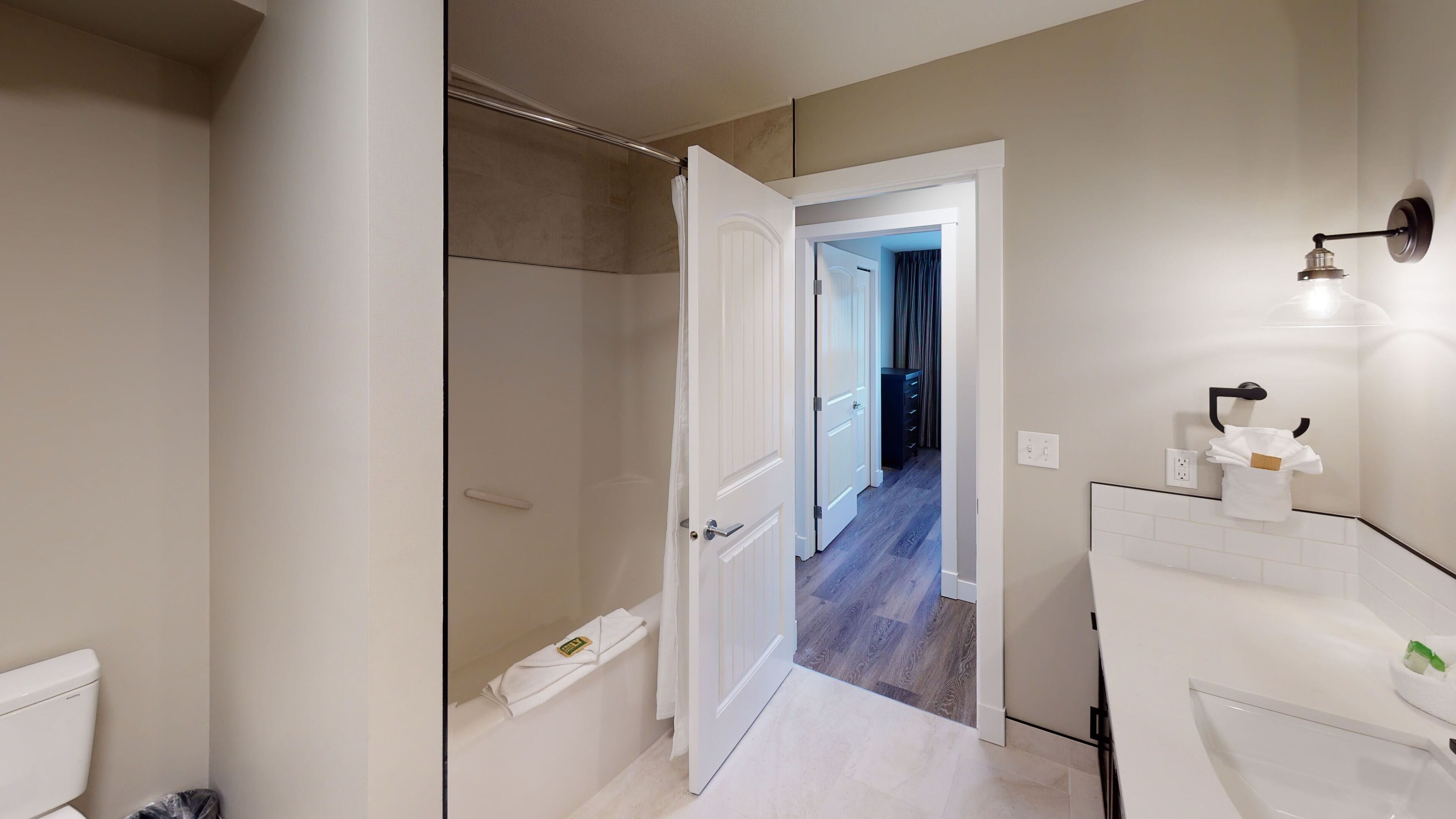 cp # 4208 two bedroom + den, two story | bathroom | combined shower/bathtub, deep-soaking bathtub, free toiletries
