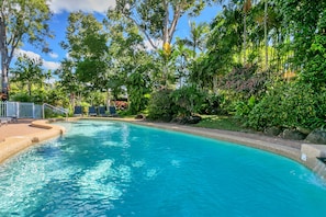 2 outdoor pools, sun loungers - Roydon Beachfront Apartments (Trinity Beach)