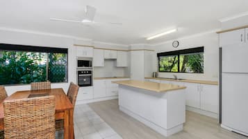 Full-size fridge, microwave, oven, stovetop