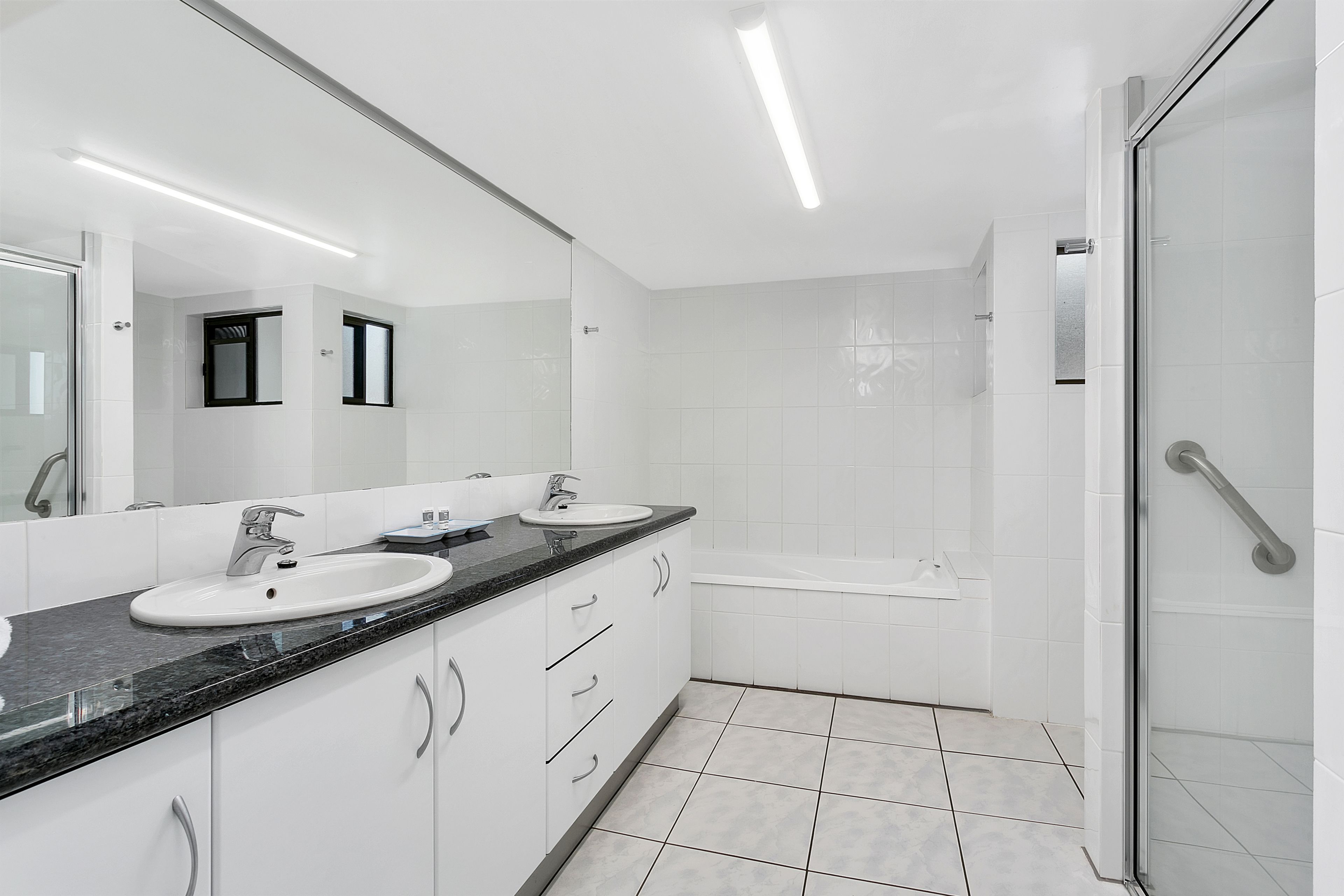 Roydon Beachfront Apartments — image 15