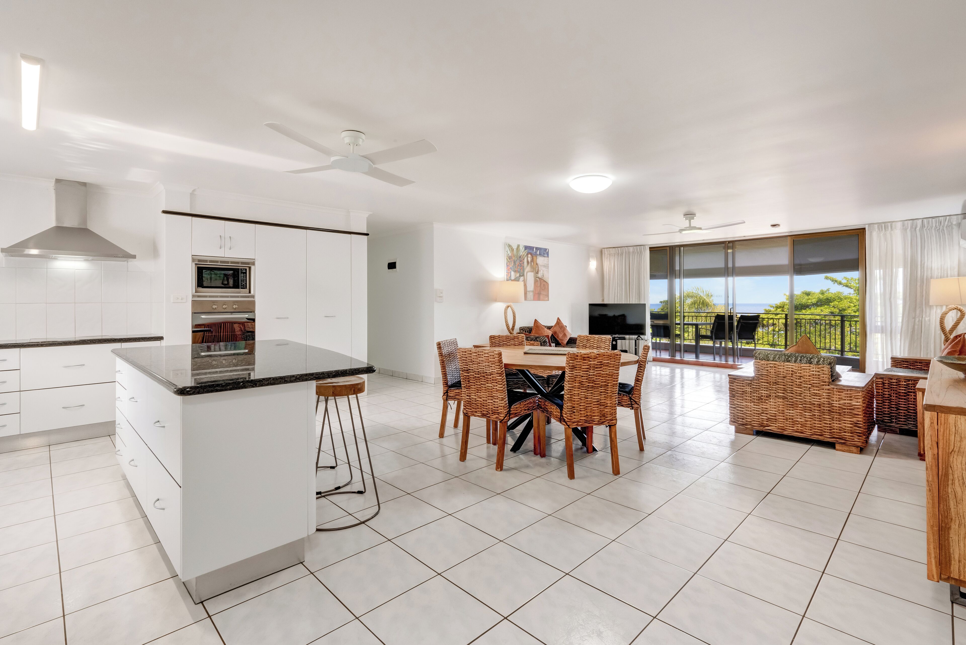 Superior Three Bedroom Sea View Apartment | Private kitchen | Full-size fridge, microwave, oven, stovetop