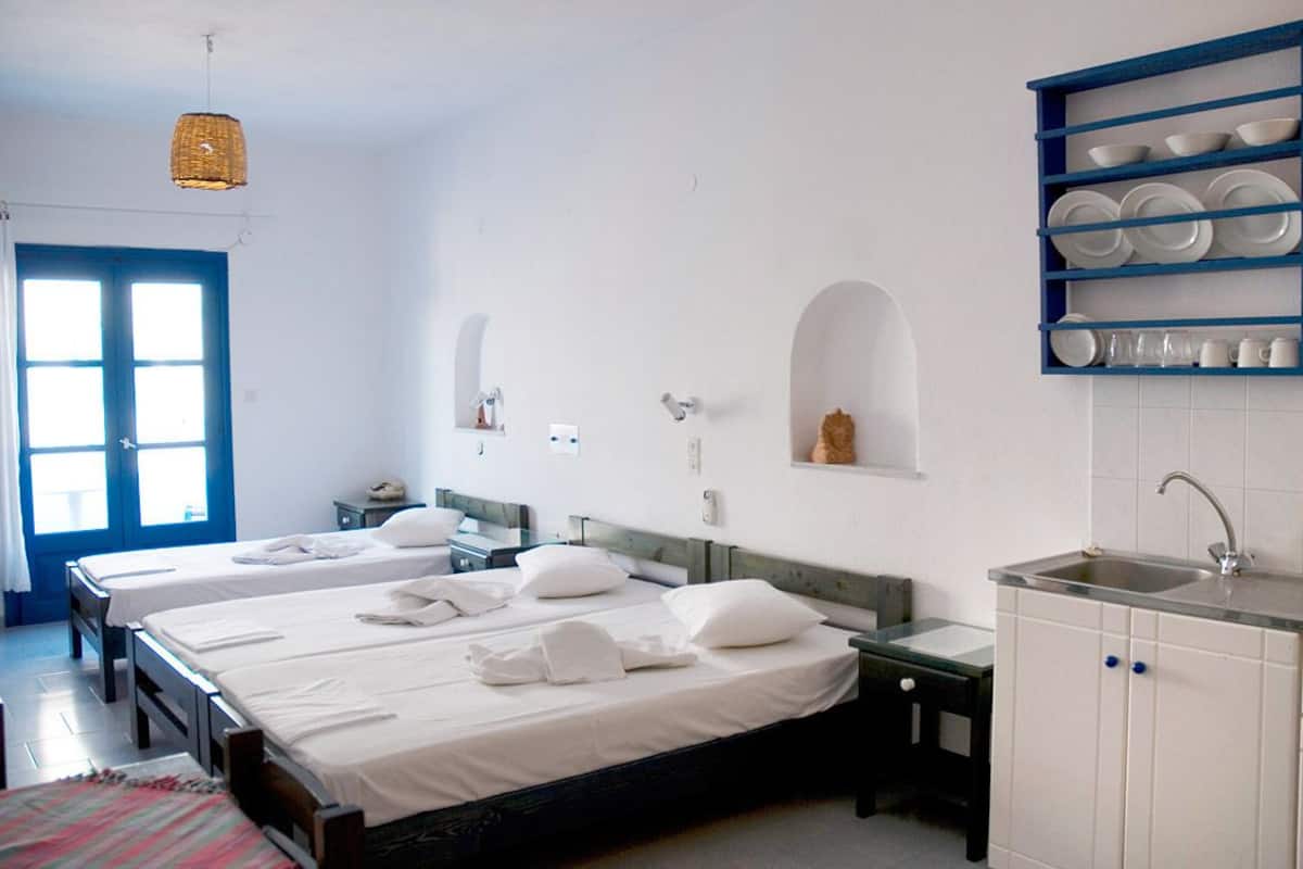 Minibar, desk, free WiFi, bed sheets