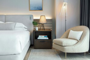 Premium bedding, pillowtop beds, minibar, in-room safe - Kimpton EPIC Hotel by IHG (Miami)