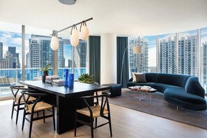 套房, 1 張特大雙人床 (Penthouse) | 高級寢具、舒適加層、迷你吧、客房內保險箱