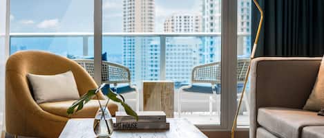 套房, 1 间卧室 (High Floor) | 高档床上用品、加厚床垫、迷你吧、客房内保险箱