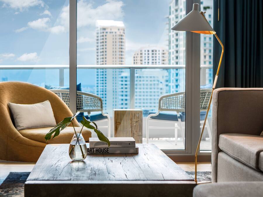 Suite, 1 habitación (High Floor) | Ropa de cama de alta calidad, camas con pillow-top y minibar