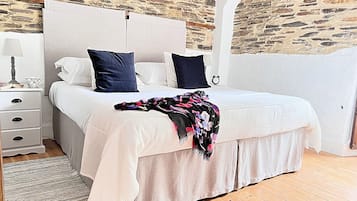 Romantic Apartment, Private Bathroom (Dog-friendly)