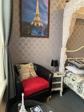 Doppelzimmer (4 poster) | Individuell dekoriert, Bügeleisen/Bügelbrett, WLAN, Bettwäsche