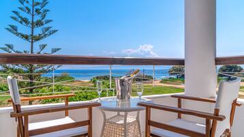 Deluxe Suite, Sea View | Terrace/patio