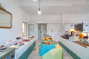 Petit-déjeuner buffet