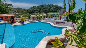 Outdoor pool, pool umbrellas, sun loungers