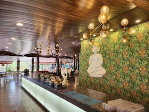 2 restaurants, breakfast, lunch, dinner served; Indian cuisine