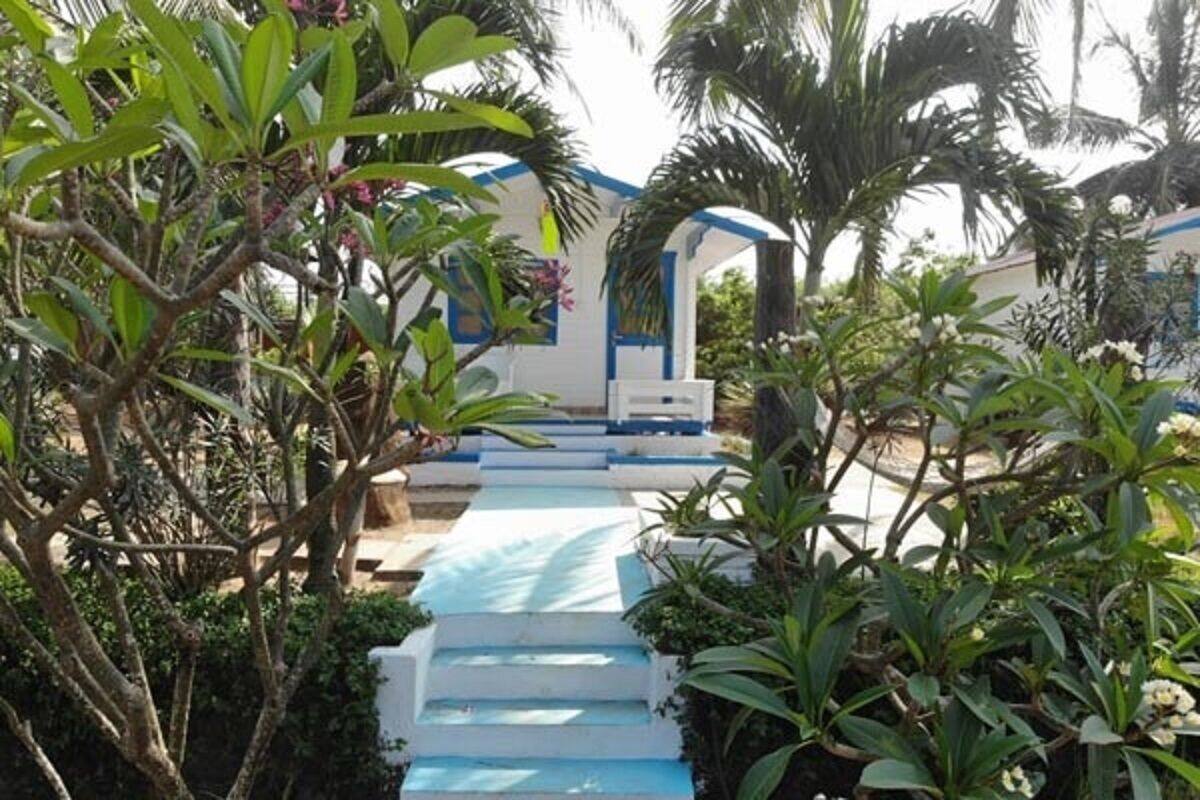 Beach Cottage Room | 高档床上用品、羽绒被、迷你吧、办公桌
