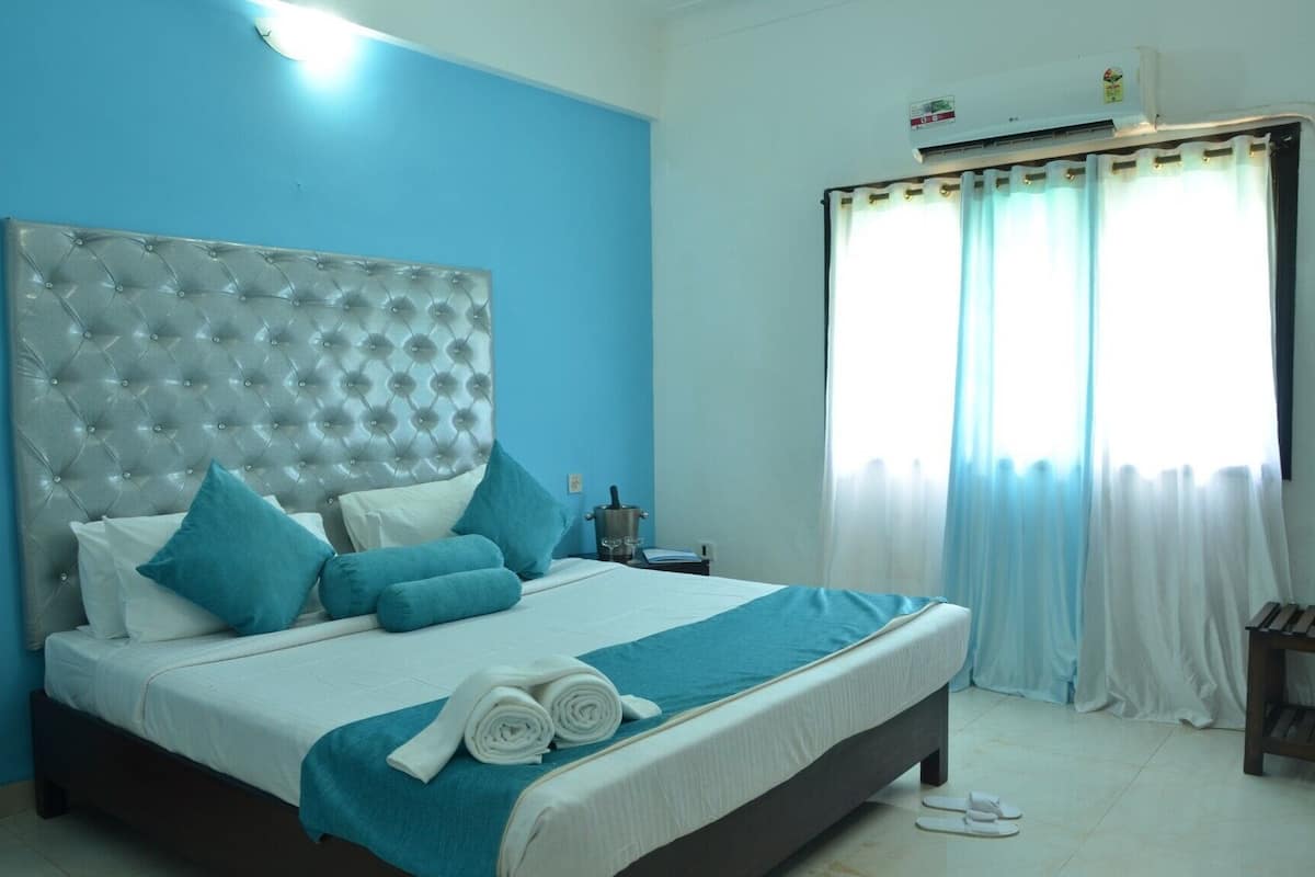 Suite, 1 King Bed | View from room