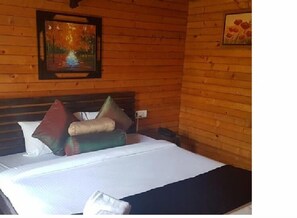 Beach Cottage Room | Premium bedding, down comforters, minibar, individually decorated